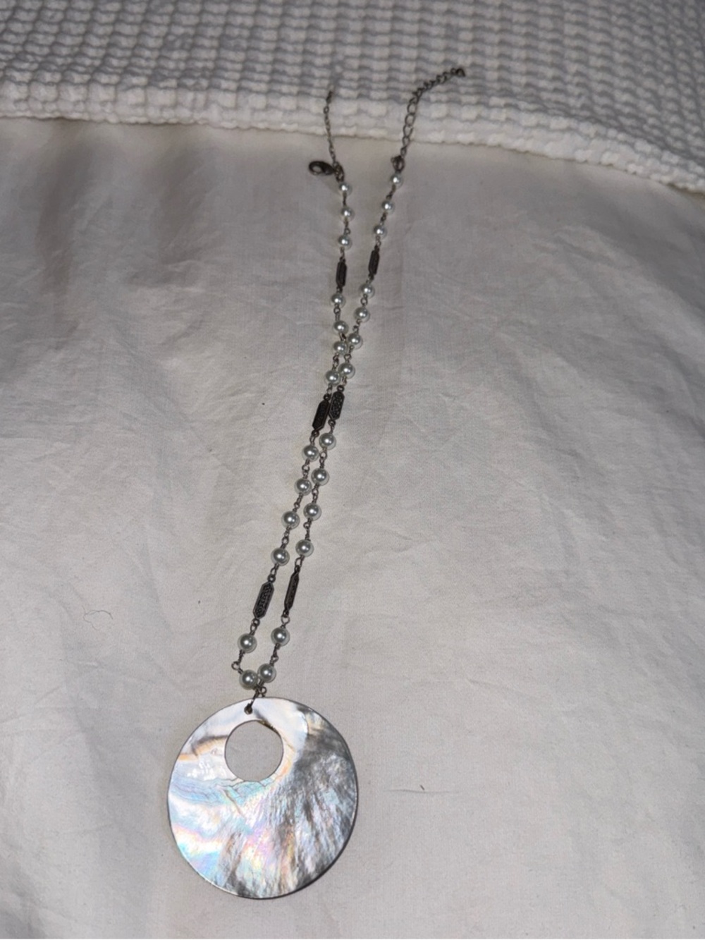 Vintage Pearl Chain Necklace with Iridescent Brown Shell Disc - Picture 3 of 4